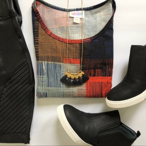 LULAROE Oversized Tunic Patchwork Look Print Tee Short Sleeve Sz XXS - Picture 3 of 6